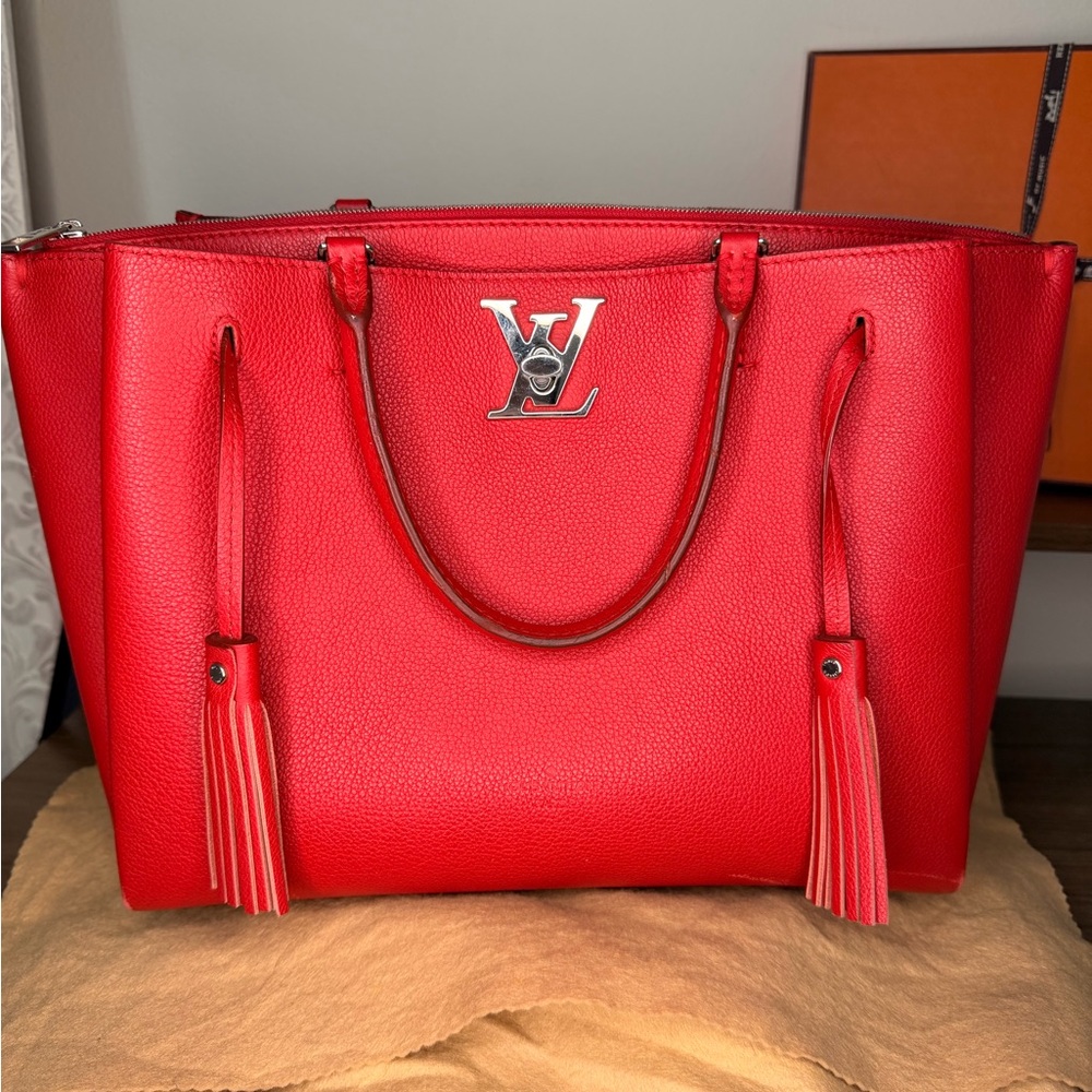 Louis Vuitton Rubis Pebbled Leather Lockmeto Bag